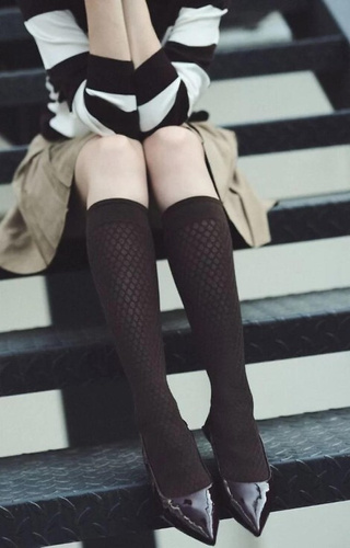 606 Glam Чорапи до коляното 40 den Gabriella chocco – геометричен модел, меки и гъвкави