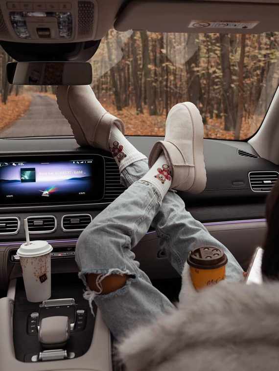 0200-132 Плюшено мече в пуловер Коледни дамски чорапи Милена - екрю