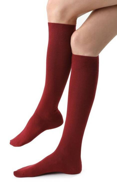 Арт.072 Дамски гладки чорапи до коляното Steven - 162 бордо