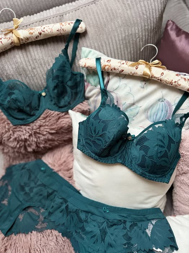 Зелен сутиен Nike Gaia BS 1135 – мек, с банели,