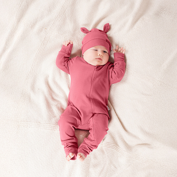 216054 Шапка Lala Nicol – оребрен памук с еластан, уши и нашивка Be happy