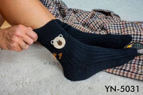 YN5031 Плюшено мече Топли дамски чорапи Magnetis черни - оребрени с бродерия