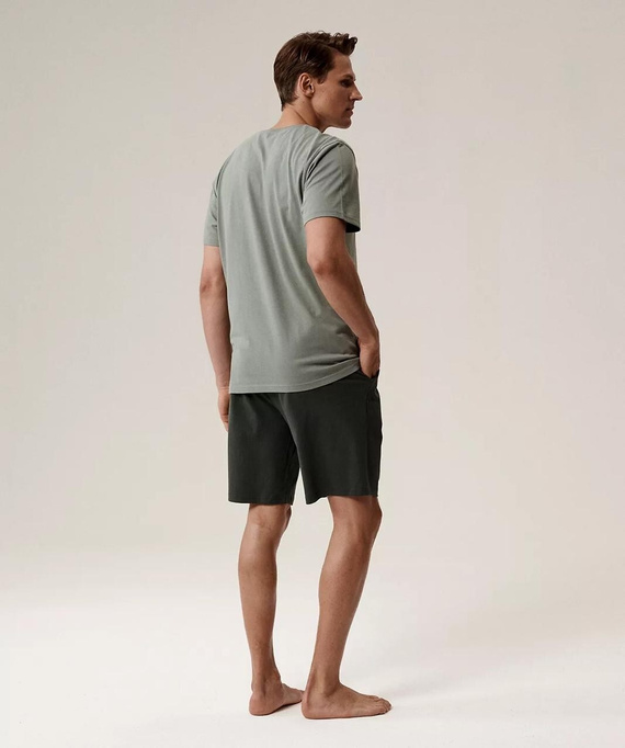 Мъжка пижама NMP-396 – памук зелено/каки, ​​къс ръкав, лека и удобна за лятото