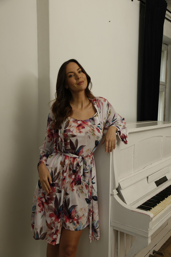 86663 Рокля Larisa Неглиже Чайка с флорален принт