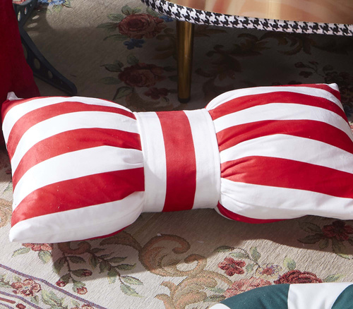 Коледна възглавница с панделка 30x50 велур от под иглата и конеца – коледна украса