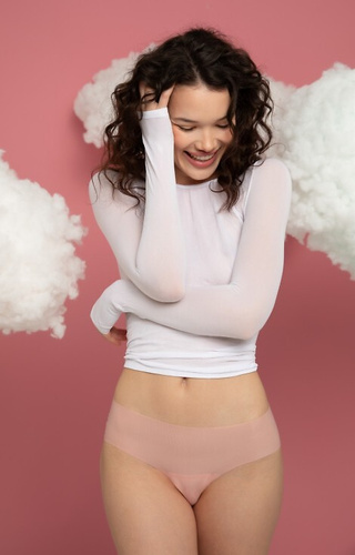 Mousse Classic Julimex - прасковени - безшевни дамски бикини, ултра леки, невидими под дрехите