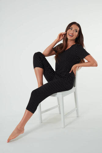 Дамска пижама Puntini с къс ръкав и 3/4 панталон Италианска мода - черна
