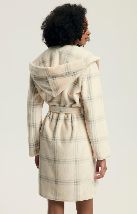 43596 Дамски халат Danna Henderson, бял - с качулка, кариран