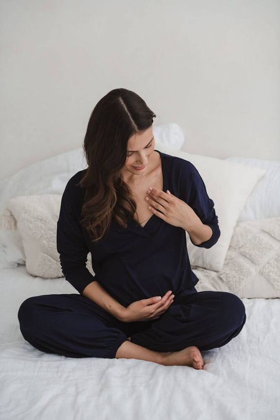 Moon bambusowa bluzka od piżamy ciążowej do karmienia długi rękaw Milk&Love granatowy