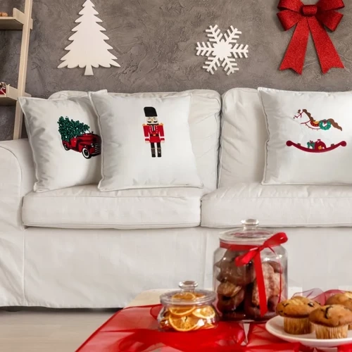 Chp 71 Коледна калъфка за кола Европердета бяла