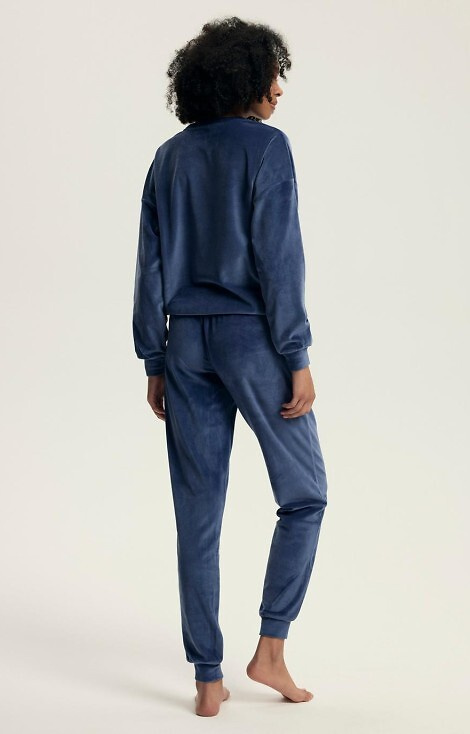 43722 Дамски комплект пижама Delanie Henderson в тъмносиньо - велур, дълъг ръкав и панталон