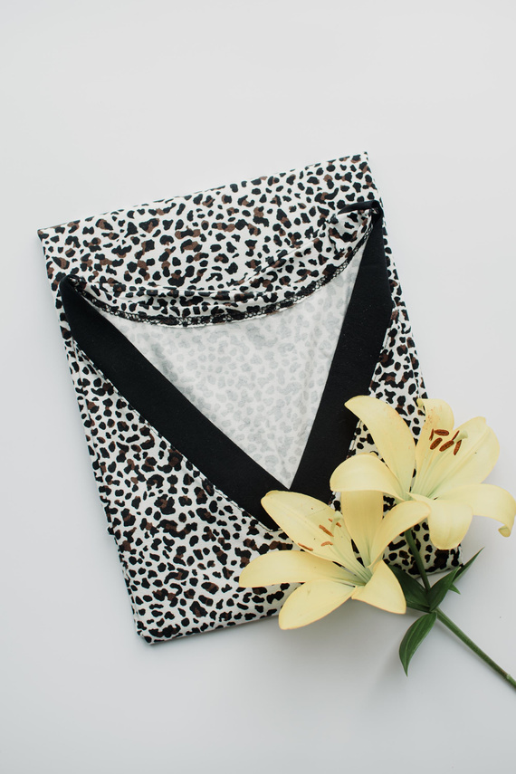 853 Kendall De Lafense - Нощница от вискоза Panther - екрю с леопардов принт