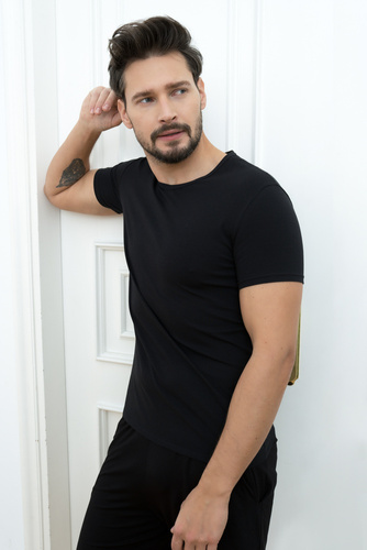 Ikar Мъжка тениска с деколте италианска мода - черна 