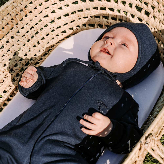 Мериносова бебешка шапка Eevi, тъмносиня – 100% мериносова вълна, терморегулация