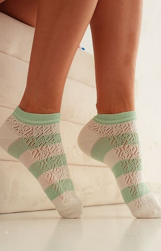 1504 Раирани дамски ажурни крака Милена екрю зелено