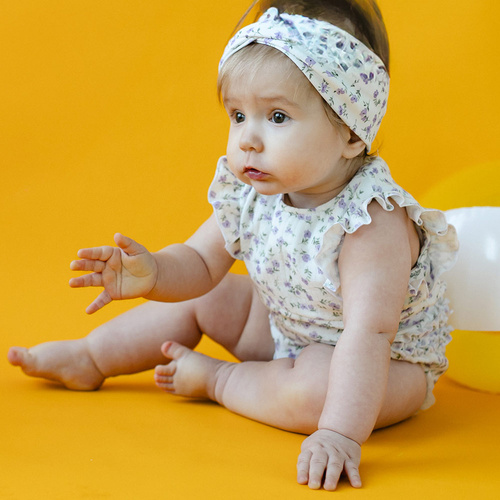 Детско боди от муселин Meadow с презрамки в цвят екрю и цветя Eevi | Лек и ефирен за лятото