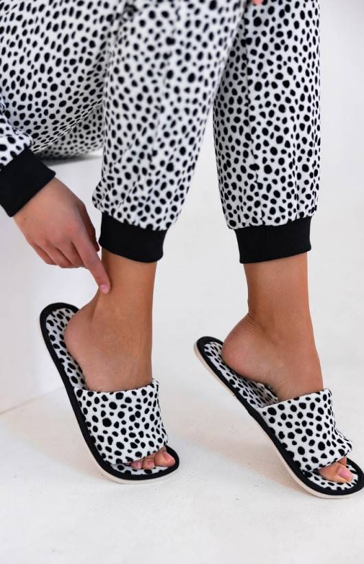 Cruella Дамски спортен костюм от велур Sensis- бяло-черно