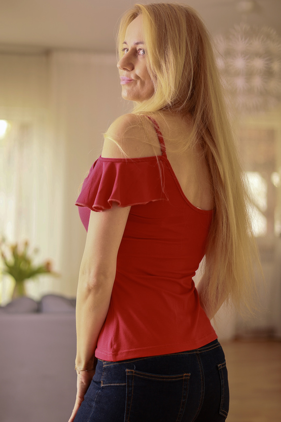 Дамска блуза Vera Mirale - отворено рамо, волан, вискоза - червена