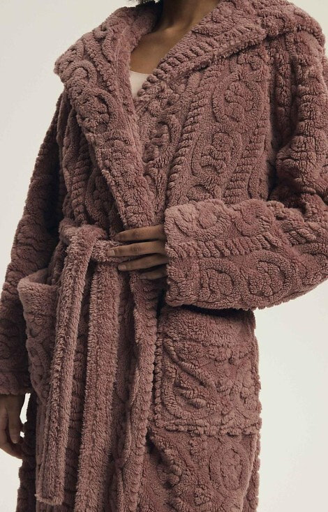 43592 Дарлена Хендерсън прашно розово – дамски дълъг, мек, шарен халат с качулка