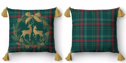 5380 Коледна декоративна калъфка за възглавница Detexpol с елени във венец на кариран фон - цип