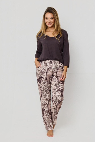 Дамска пижама Iris PU83 Mefemi by Nipplex – вискозна блуза 3/4 с V-деколте и дълги памучни панталони с ориентален принт, луксозен комплект