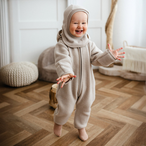 Бебешки костюм Eevi от мериносова вълна - бежов, мек и дишащ